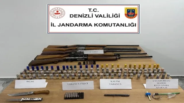 Kalem görünümlü tabanca ve ruhsatsız tüfekleriyle yakalandılar