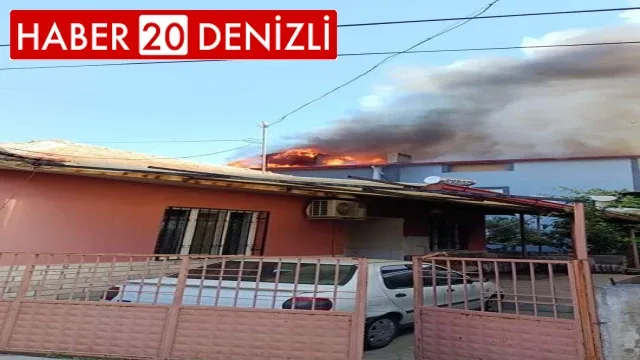 2 katlı binanın çatısı alevlere teslim oldu