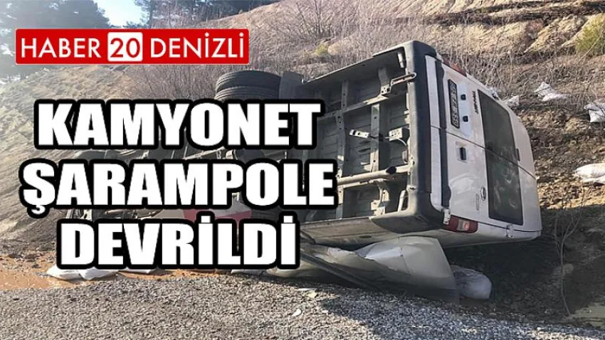 Kamyonet Şarampole Devrildi