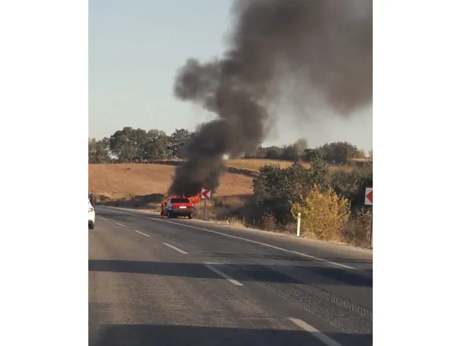 Alev alev yanan otomobil demir yığınına döndü