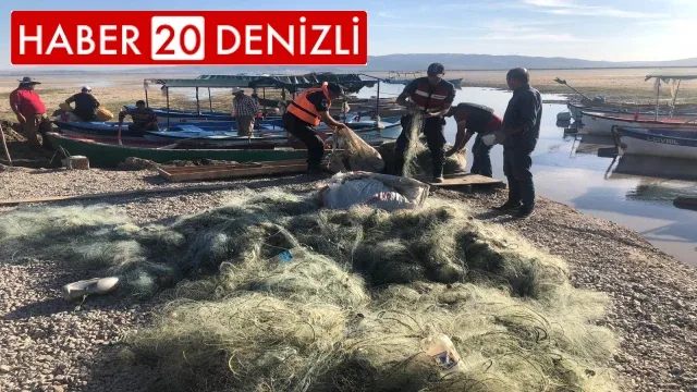 Gölde yasak olan ağlara el konuldu