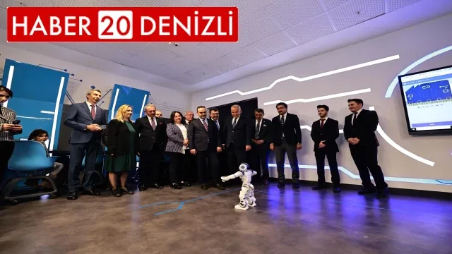 Robot Cezeri’den zeybek şov