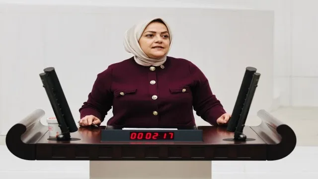 Milletvekili Ün; "Deprem felaketi kapıdayken yetkililer, yetkisizler gibi eli böğründe bekliyor"