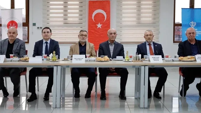 İftar sofrası ‘İyilik yolunda kardeşlik köprüsü’ için kuruldu