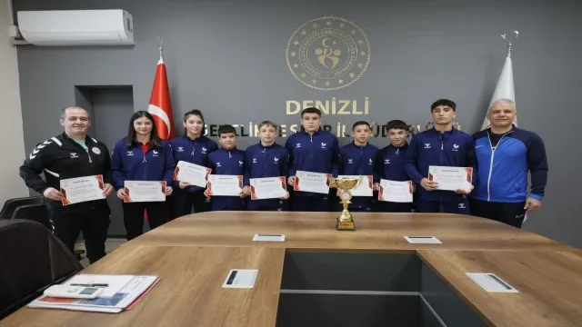 Denizlili güreşçiler 9 madalyayla döndü