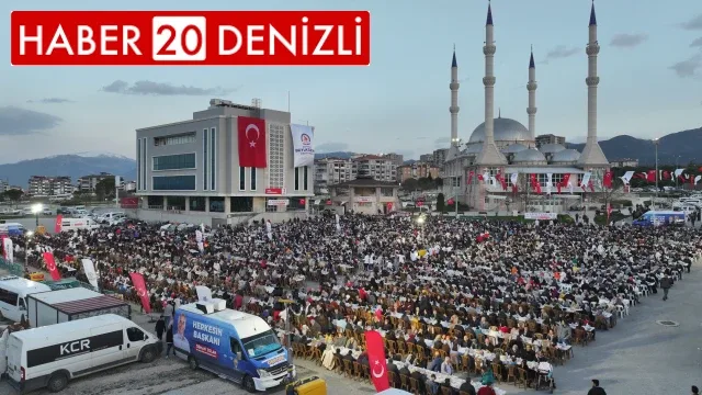 Denizli Büyükşehrin iftar sofrasında 10 bin kişi bir araya geldi