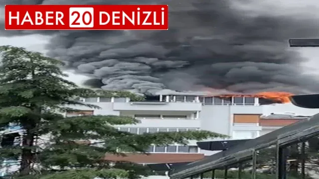 Site içinde bulunan apartmanın çatısı alev alev yandı