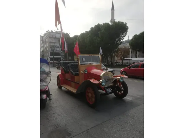 Marangoz 4 ayda eliyle 1925 model elektrikli araç yaptı