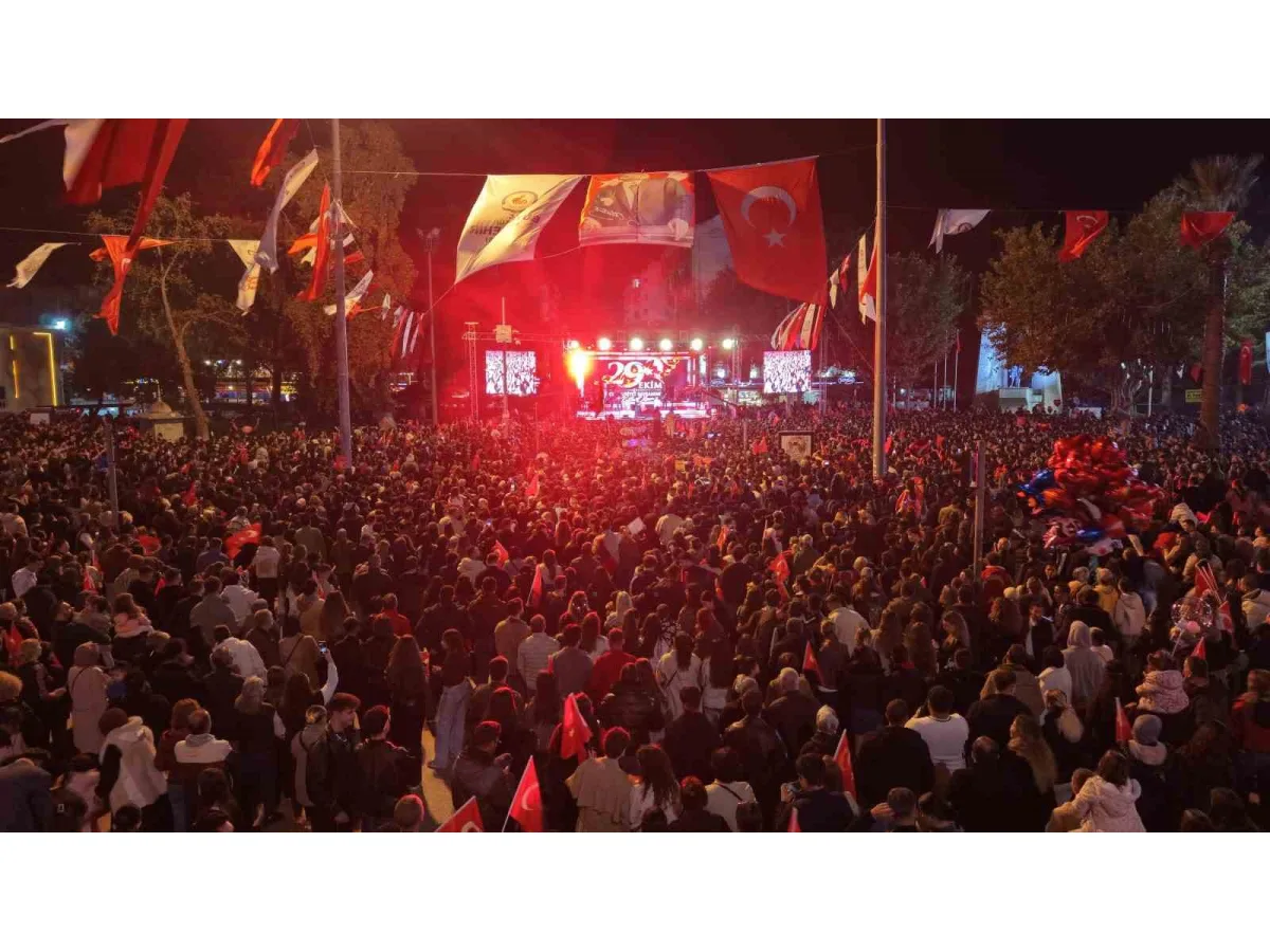 Binlerce Denizlili Cumhuriyet için yürüdü