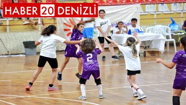 Minik eller bu kez yüzlerce çocuğu spora kazandıran öğretmen için sahaya çıkacak