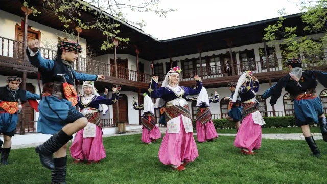 Merkezefendi’de Halk Oyunları Kurs Kayıtları Başladı