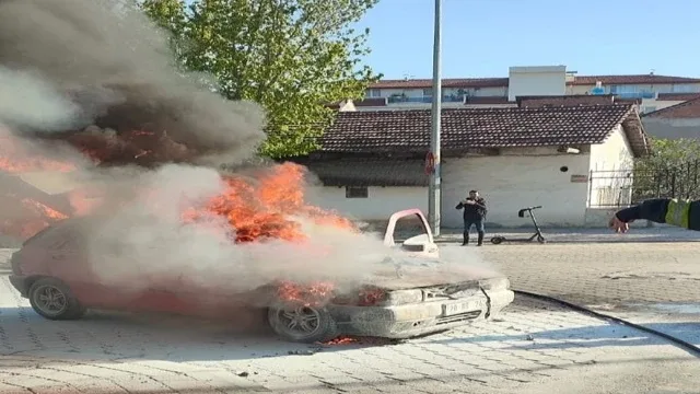 Denizli'de bakımdan çıkan otomobil alev topuna döndü