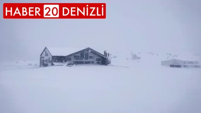 Denizli Kayak Merkezi beyaza büründü