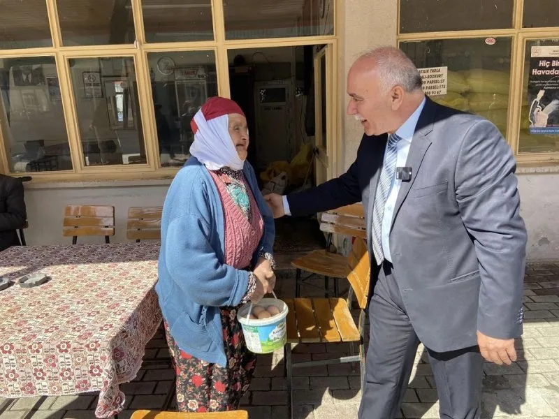 Çardak Belediye Başkanı ve Cumhur İttifakı Belediye Başkan Adayı Hüsnü YILMAZ Beylerli Mahalle halkına ziyaret edip sohbet etti