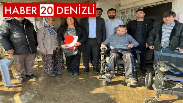 Buldan’da engelli iki kardeş tekerlekli sandalyeyle sevindi