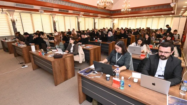 Denizli Ticaret Odası iş dünyasına e-ticareti öğretiyor