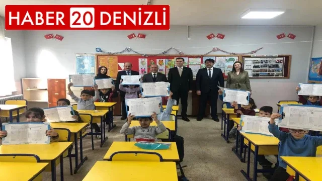 Başkan Yılmaz,Fatih İlkokulu/Anaokulu’nda karnelerini alarak yarıyıl tatiline giren öğrencilerin karne heyecanlarına ortak oldu