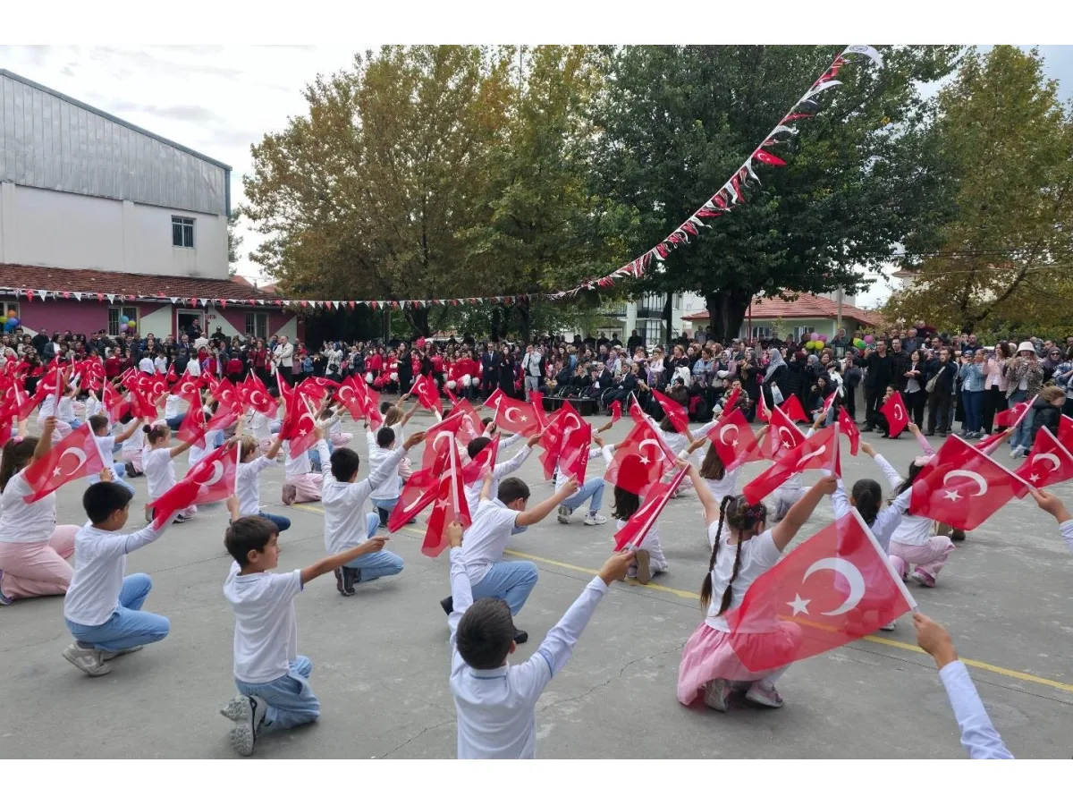 Çivril’de 29 Ekim coşkusu törenlerle başladı