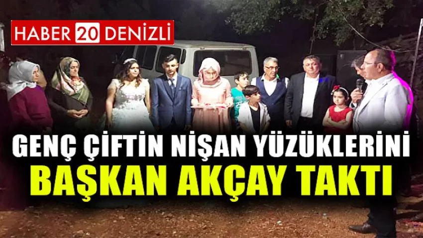 Genç Çiftin Nişan Yüzüklerini Başkan Akçay Taktı