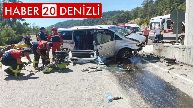 Minibüs beton bariyere çarptı: 2 ölü, 2 yaralı