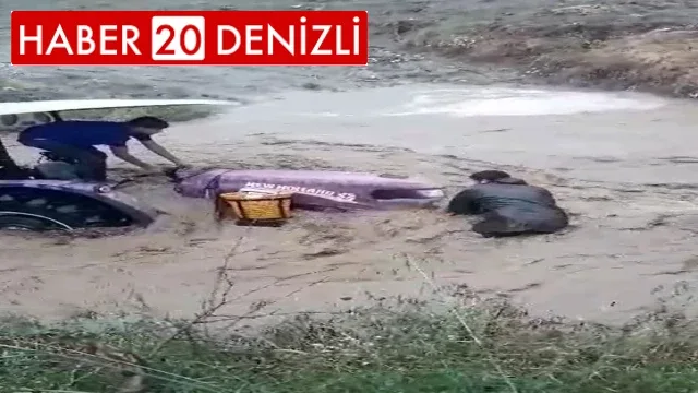 Sele kapılan traktörü kurtarmak isterken az daha canından oluyordu