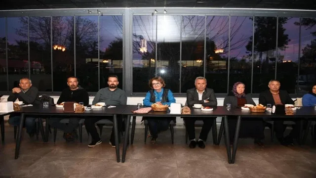 Başkan Çelik orucunu öğretmenlerle birlikte açtı