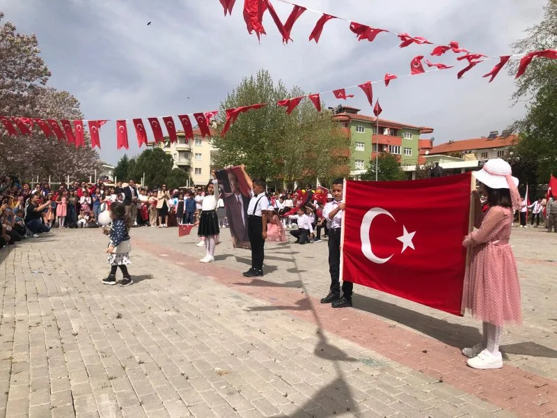 Çardak'da 23 Nisan kutlamaları yapıldı.