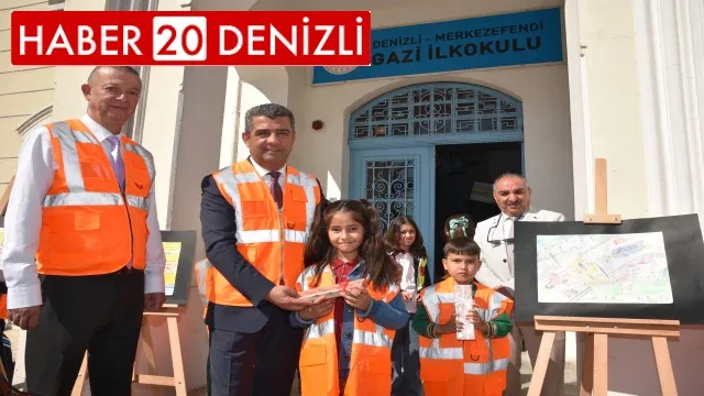 Trafikte parlayan yıldız minikler ödüllendirildi