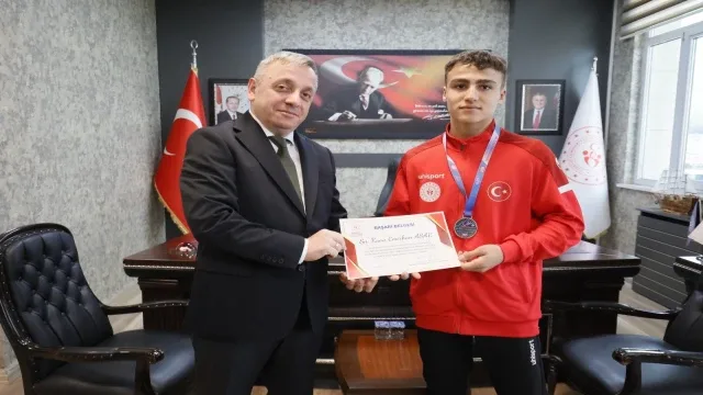 Dünya ikincisi Denizlili güreşçi yeni hedeflerini anlattı