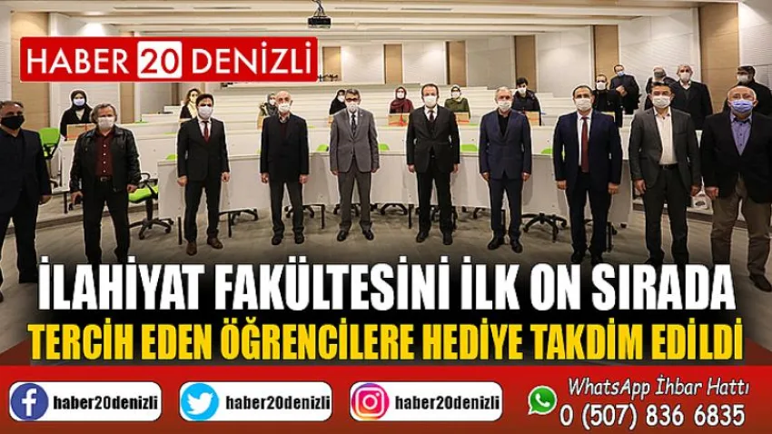 İlahiyat Fakültesini İlk On Sırada Tercih Eden Öğrencilere Hediye Takdim Edildi