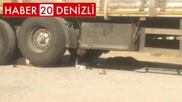 Yabancı uyruklu aileyi taşıyan motosiklet tırın altın girdi; 1 ölü, 2 ağır yaralı