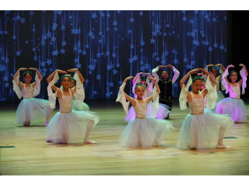 Çocukların bale ve zumba kids gösterisi büyüledi