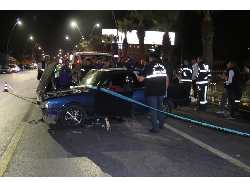 Kaza yapan otomobile motosiklet çarptı: 1 ölü, 1 yaralı