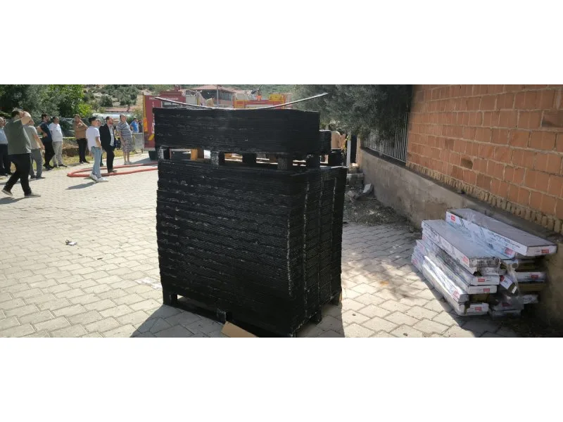 Sunta parke satış deposu alevlere teslim oldu