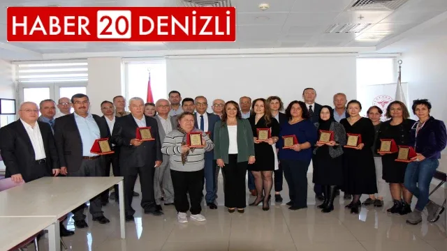 Emekli olan sağlık personellerine özel plaket