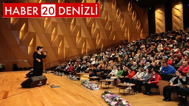Şükriye Tutkun türküleriyle festivale renk kattı