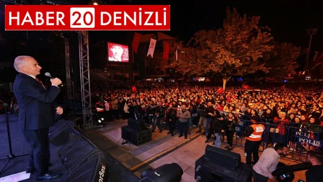 Cumhuriyet coşkusu meydanlara sığmadı