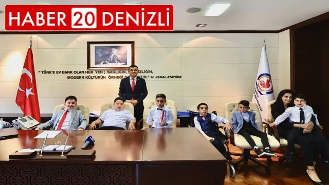 Başkan Çavuşoğlu koltuğunu özel çocuklara devretti