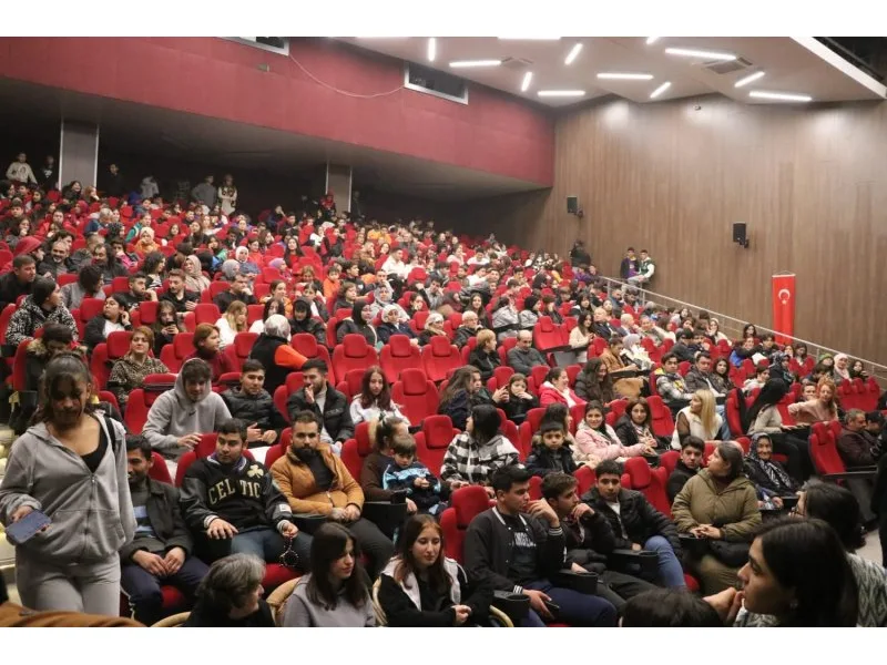 Oyun yazarından Sarayköylü tiyatroculara övgü dolu sözler