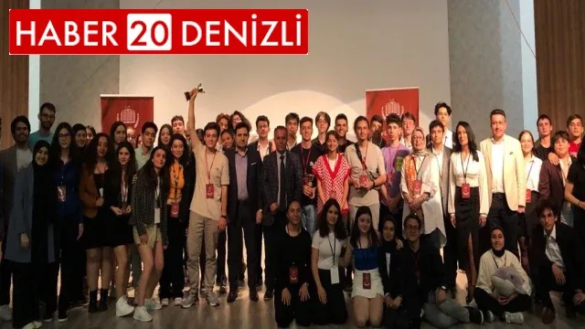 DOSTEK Koleji münazara turnuvasında şampiyonluğu göğüsledi