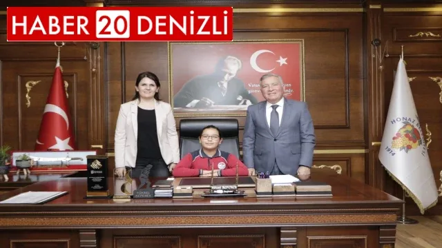 Başkan kepenek koltuğunu küçük Büşra’ya devretti