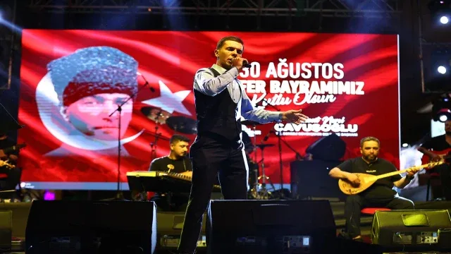 Denizli’de 30 Ağustos Coşkusu “Sahne Senin” ile başladı