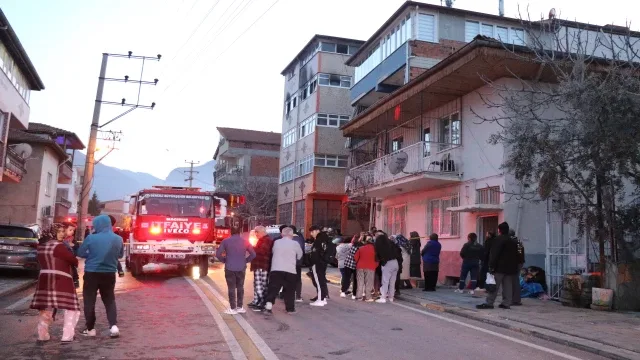 Denizli'de Evde Çıkan Yangında Çocuklarını Kurtaran Anne Hayatını Kaybetti