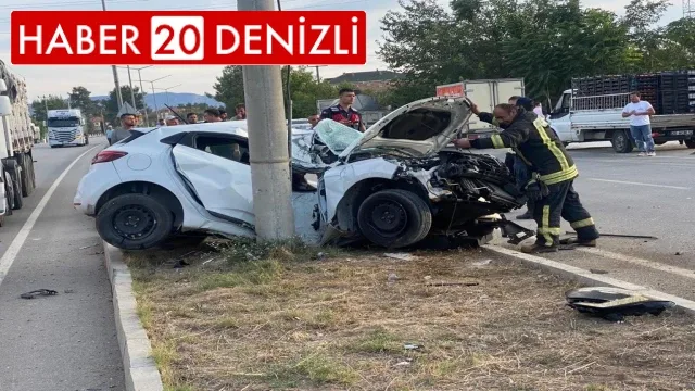 Aydınlatma direğine çarpan otomobilin sürücüsü öldü