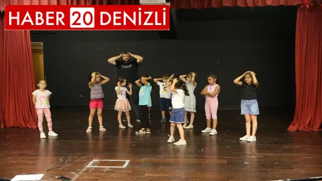 Yenilikçi drama kursunda eğitimler sürüyor