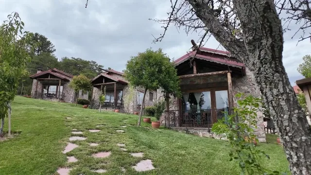 Çameli'nin doğayla iç içe ünlü Taş Konakları dünyaya tanıtılıyor