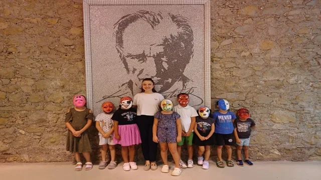 Anne ve çocuklar maske boyama atölyesinde buluştu