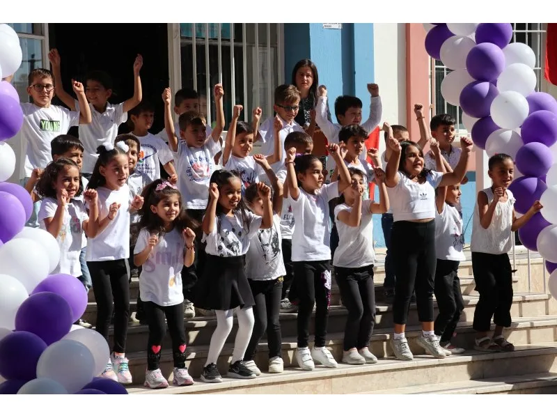 Sarayköy’de yeni eğitim öğretim yılı renkli görüntülerle açıldı