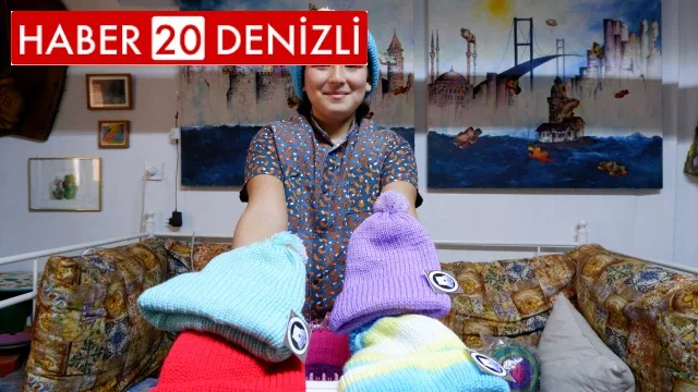 12 yaşındaki Ege, depremzede akranları üşümesin diye atkı ve bere örüyor