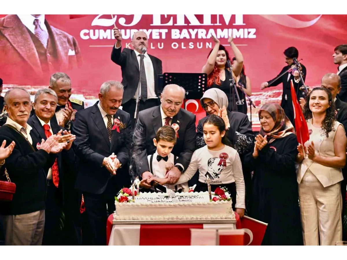 Vali Köşger; "İstikbalde daha iddialı bir Türkiye hedefiyle yürüyeceğiz"